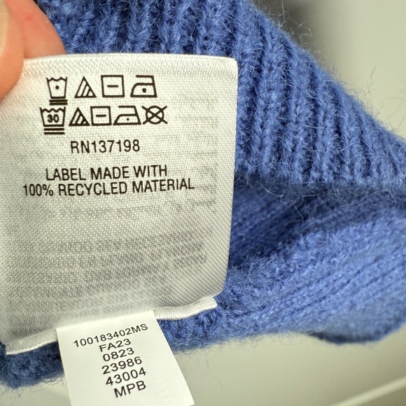 Brand New Bar III super soft, beautiful purple sweater - Picture 5 of 8